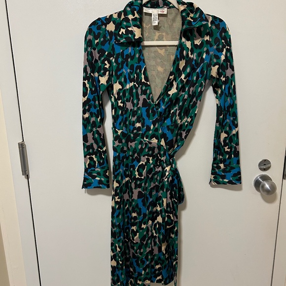DVF Diane Von Furstenberg Leopard Print Vintage Wrap Dress - Picture 1 of 4